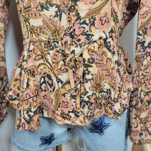 Vici Boho Paisley Peplum Tie Waist Deep V Neck Top Size Small - Picture 2 of 11